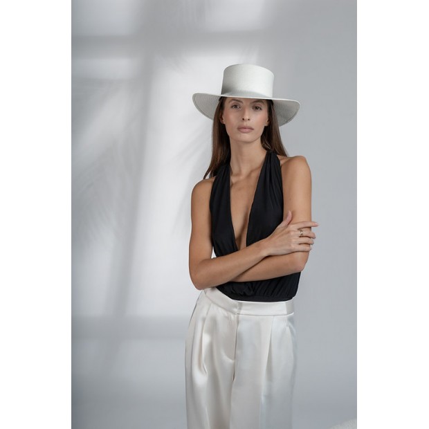 Dilara Latrous vasarinė skrybėlė